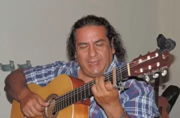 Rubén Giménez retrata a la Colonia Segovia a través de su libro "Retazos de sucedidos"