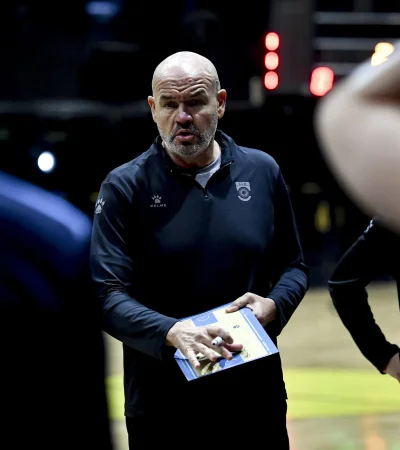 Gregorio Martínez, DT de la Selección femenina de básquet