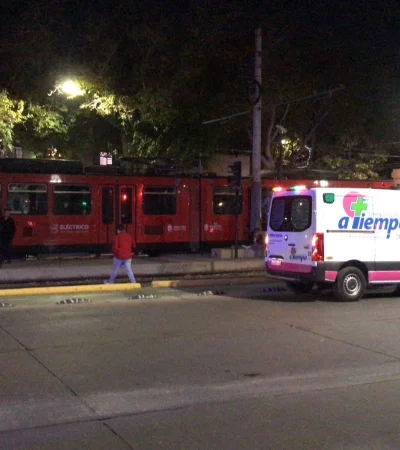 Descarriló el Metrotranvía en Ciudad: choque, caos vehicular y dos heridos leves