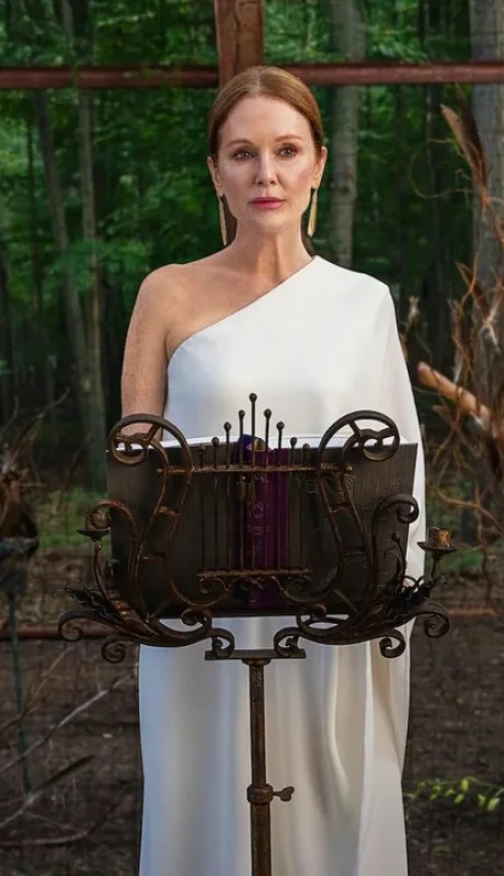 Sirenas es una miniserie sobre el poder, el dinero, las clases sociales y los secretos de familia.