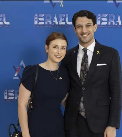 La balacera se llevó la vida de Yaron Lischinsky, un asistente de investigación, y Sarah Milgrim, organizadora de viajes a Israel.