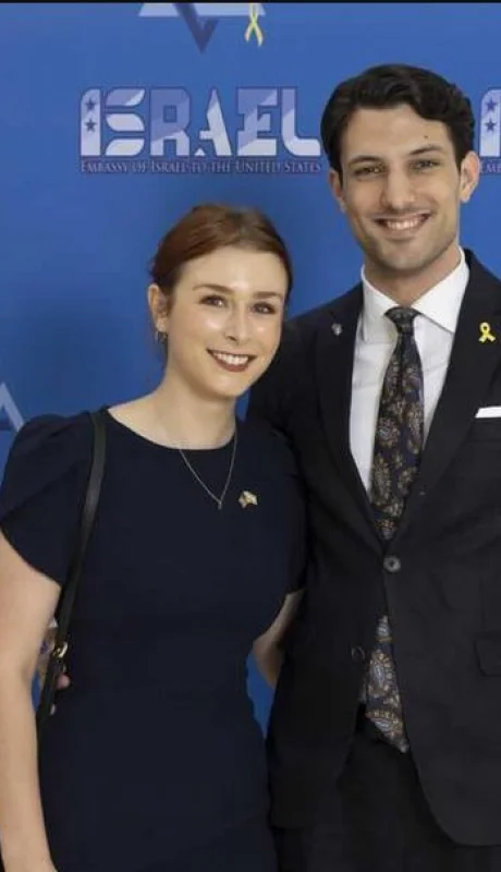 La balacera se llevó la vida de Yaron Lischinsky, un asistente de investigación, y Sarah Milgrim, organizadora de viajes a Israel.