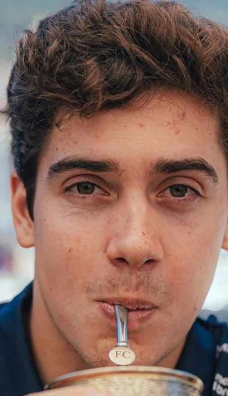 El desopilante tutorial de Colapinto sobre el mate.