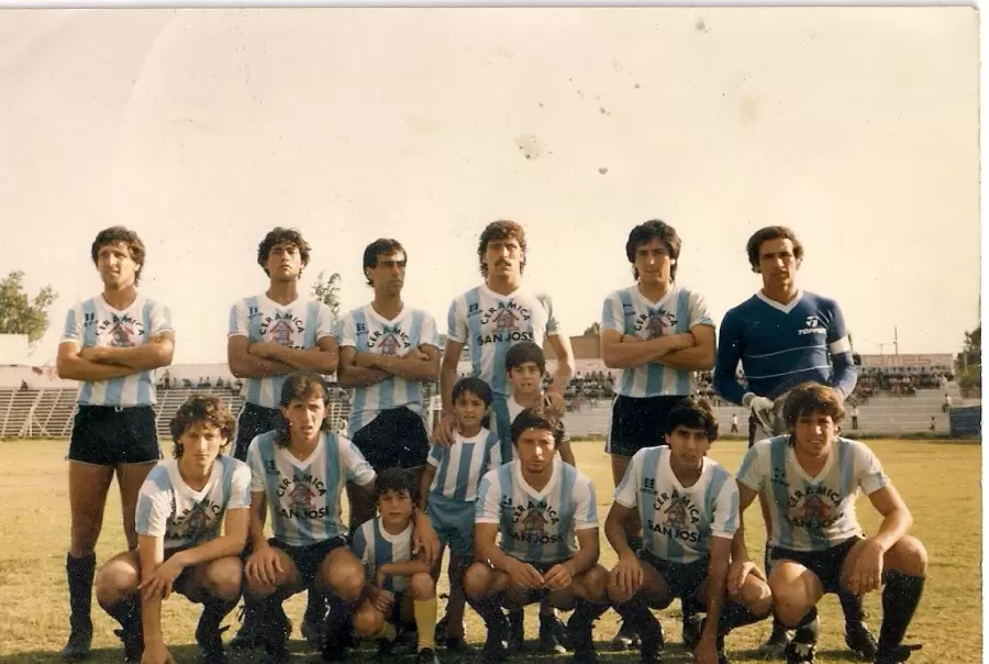 Marcelo Marcucci abajo a la derecha como refuerzo de Atlético Argentino