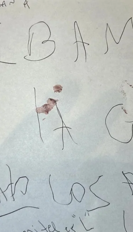 Se conoció la imagen de la carta encontrada en la escena del crimen, pieza clave en la investigación.