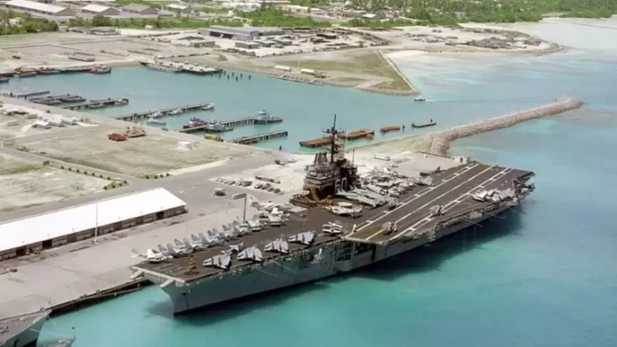 La base en Diego García incluye aeródromos, puertos de aguas profundas, sistemas GPS y capacidades de vigilancia orbital,