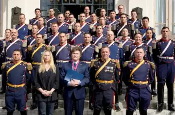 Javier Milei habría pedido un uniforme de Granadero: detalles del traje