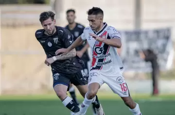 Gimnasia hizo todo menos el gol y empató con Chacarita en el Legrotaglie