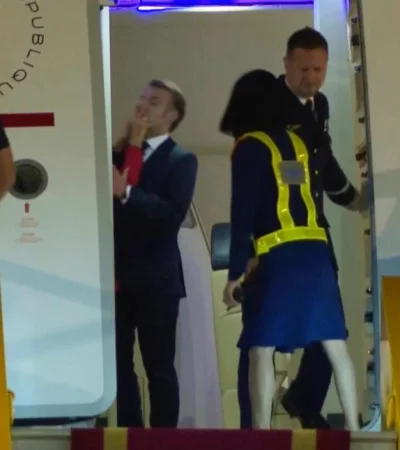 Emmanuel Macron expresó que se trató de una simple broma.