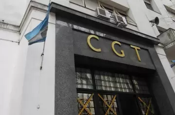 La CGT presentó un amparo contra el decreto de Milei que limita el derecho a huelga
