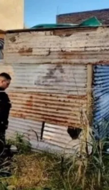 Hallan a un bebé desnudo y abandonado: sus padres estaban ebrios