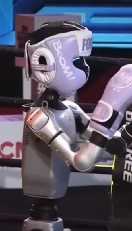China organiza el primer torneo de boxeo con robots humanoides con control humano.