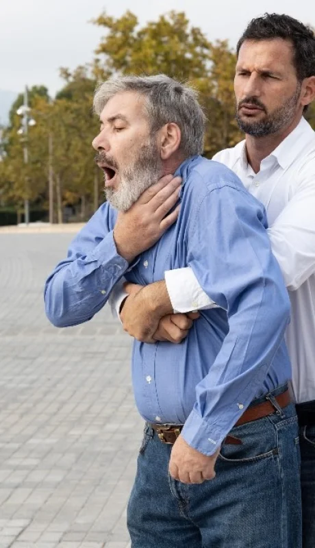 Maniobra de Heimlich.