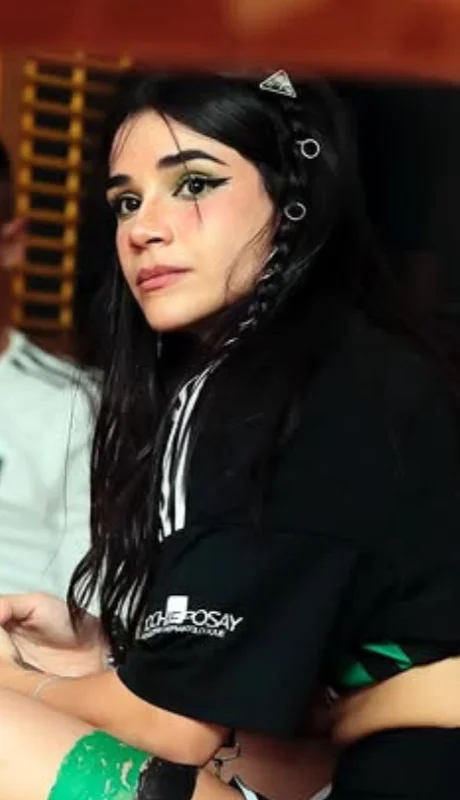 Alana Flores afectada por la vulneración de su imagen.