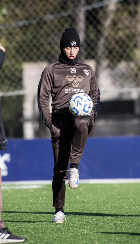 El plantel del Calamar con buen humor pese al frio