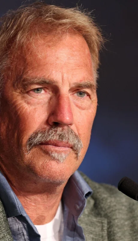 Kevin Costner es demandado por una doble de acción.