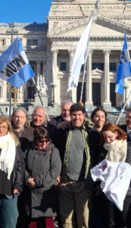 La Unión de Trabajadores de la Educación ayer concurrieron al Congreso con el fin de plantearles a los legisladores sus urgencias.