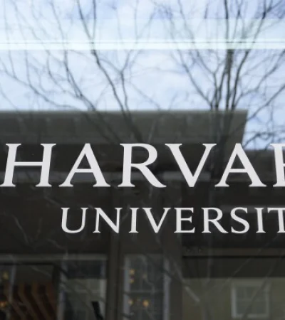 Universidad de Harvard.