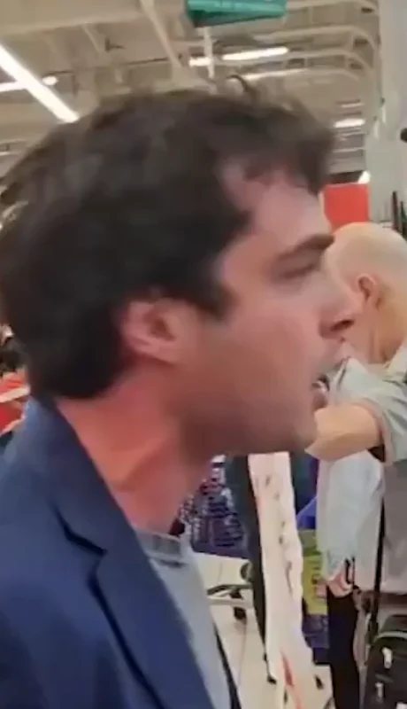 Activista italiano instó a los compradores a boicotear un supermercado.