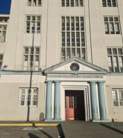 El colegio Dean Funes, cuyos alumnos fueron amenazados de muerte. (Foto: web)