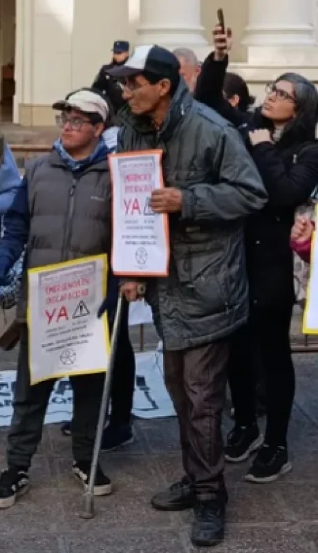 Ayer la Legislatura de Mendoza fue uno de los puntos del país donde hubo encendidas protestas por la discapacidad en Argentina.