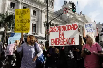 Convocatoria frente al Congreso para exigir  la sanción de la emergencia en Discapacidad