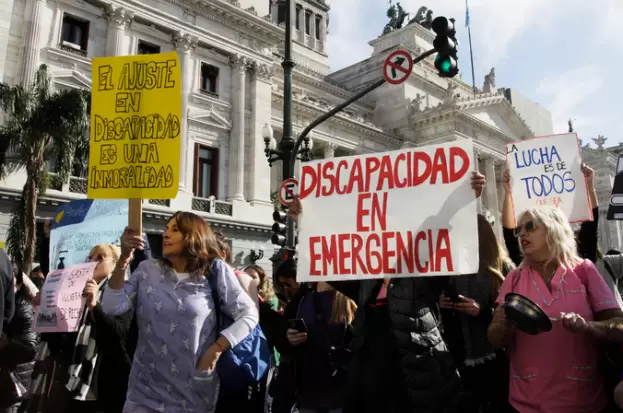 Miles de personas apoyaron la sanción de la ley de emergencia en discapacidad frente al Congreso y en todo el país.