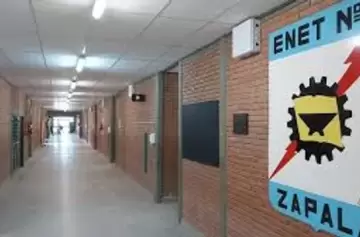 Violencia extrema: suspendieron clases porque un padre golpeó a dos docentes