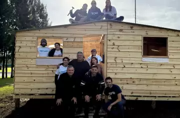 Destrozaron a Chiqui Tapia en las redes por las casas donadas