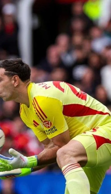 El arquero argentino Dibu Martínez recibió la distinción en la élite del fútbol inglés/ Fuente: Web