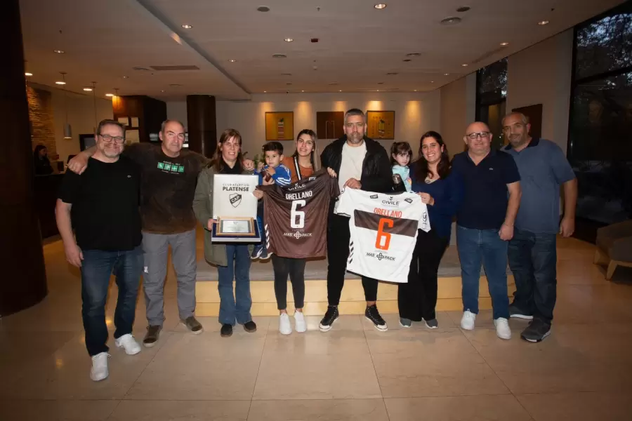 Hace unos años, la familia de Orellano fue partícipe de un justo homenaje a Gustavo.