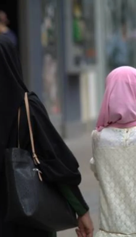 Irán suspendió el uso del hiyab.