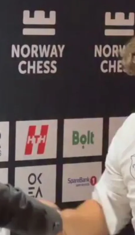 El épico encuentro tuvo lugar durante la sexta ronda del prestigioso torneo Norway Chess 2025.