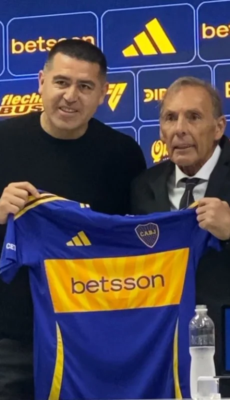 Riquelme presentó a Russo.