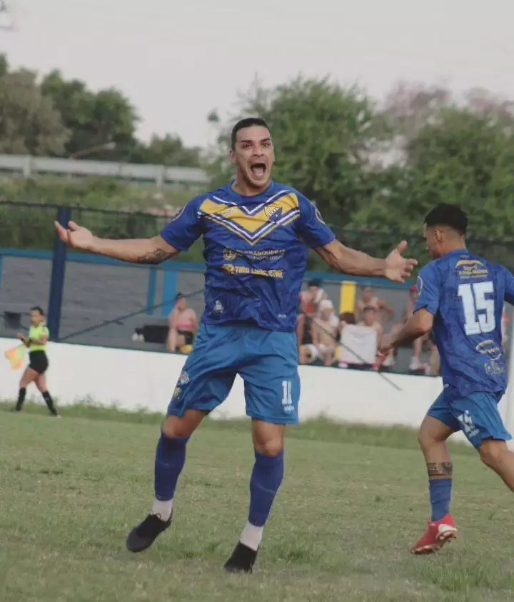 Enzo jugando para Don Orione