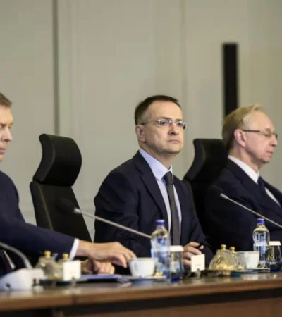 Las negociaciones logran corredores humanitarios y de intercambio de prisioneros, pero no hay tregua a la vista.