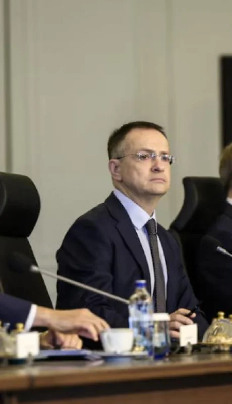 Las negociaciones logran corredores humanitarios y de intercambio de prisioneros, pero no hay tregua a la vista.