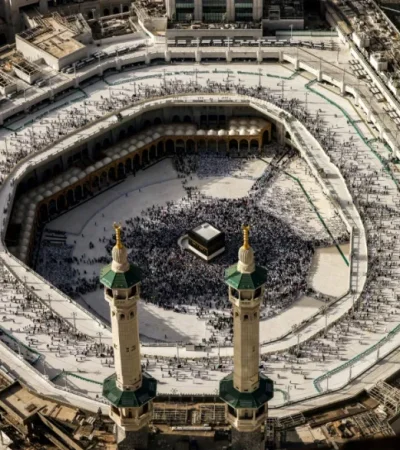 Los fieles se concentran en la ciudad saudí para cumplir uno de los cinco pilares del Islam.