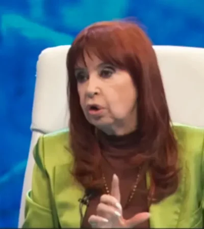 Cristina le anunció por televisión a Kicillof que será candidata en la Tercera Sección Electoral. (Foto: web)