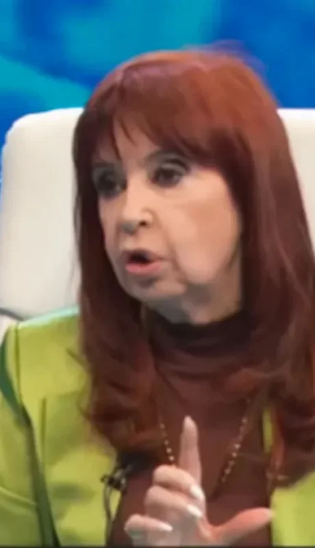 Cristina le anunció por televisión a Kicillof que será candidata en la Tercera Sección Electoral. (Foto: web)