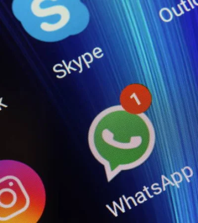 El significado del número 700 en WhatsApp.