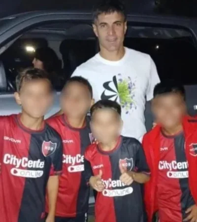 La foto de los niños de Newell's junto a Ignacio Malcorra