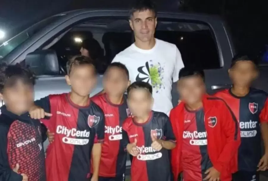 La foto de los niños de Newell's junto a Ignacio Malcorra