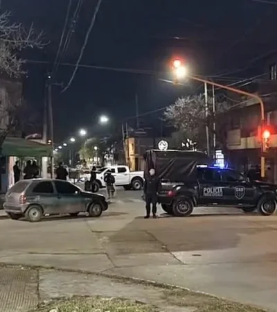 Asesinó a la pareja de su ex y se atrincheró en un gimnasio: tensión, disparos y rehenes