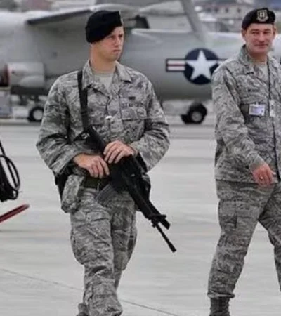 Noboa quiere ampliar la llegada de más recursos militares de EE.UU. para combatir a las bandas del narcotráfico.