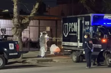 Asesinan a un hombre en Maipú y detienen a un tatuador con la ropa ensangrentada