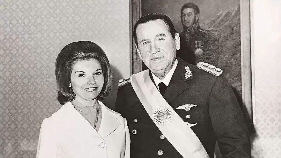 El presidente Perón junto Isabelita en su función de vicepresidenta. (Foto: archivo web)