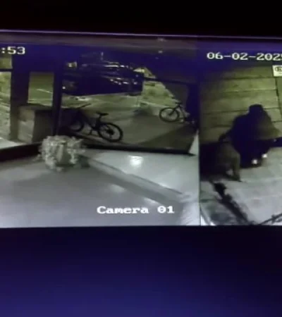 Una cámara de seguridad registró el robo que duró menos de un minuto.