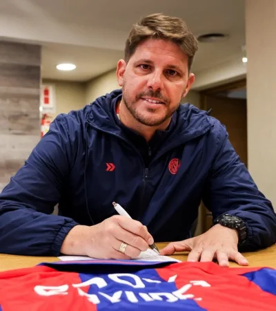 Damián Ayude dirigía la Reserva