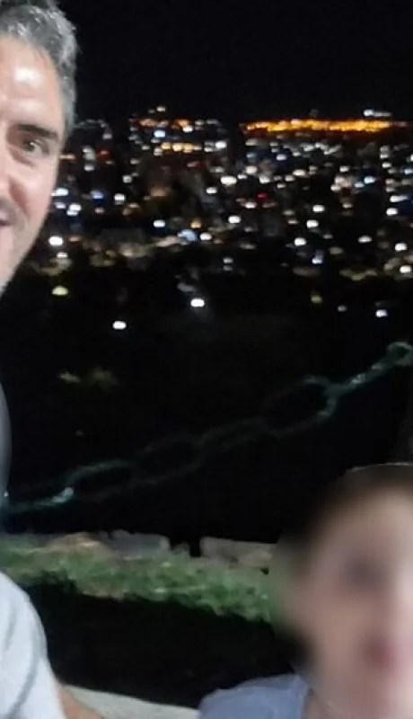 Fernando Dellarciprete, autor del triple crimen, junto a Rocío Villarreal y sus dos pequeños.